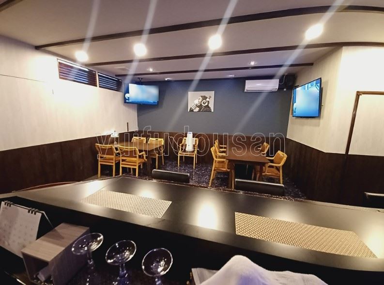 那覇市松川県道29号線沿いにバー居抜き店舗出ました。造作設備売買190 